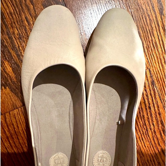 Womens massimo dutti ivory/ stone colour  leather flats size 36 light comfy - Picture 7 of 7